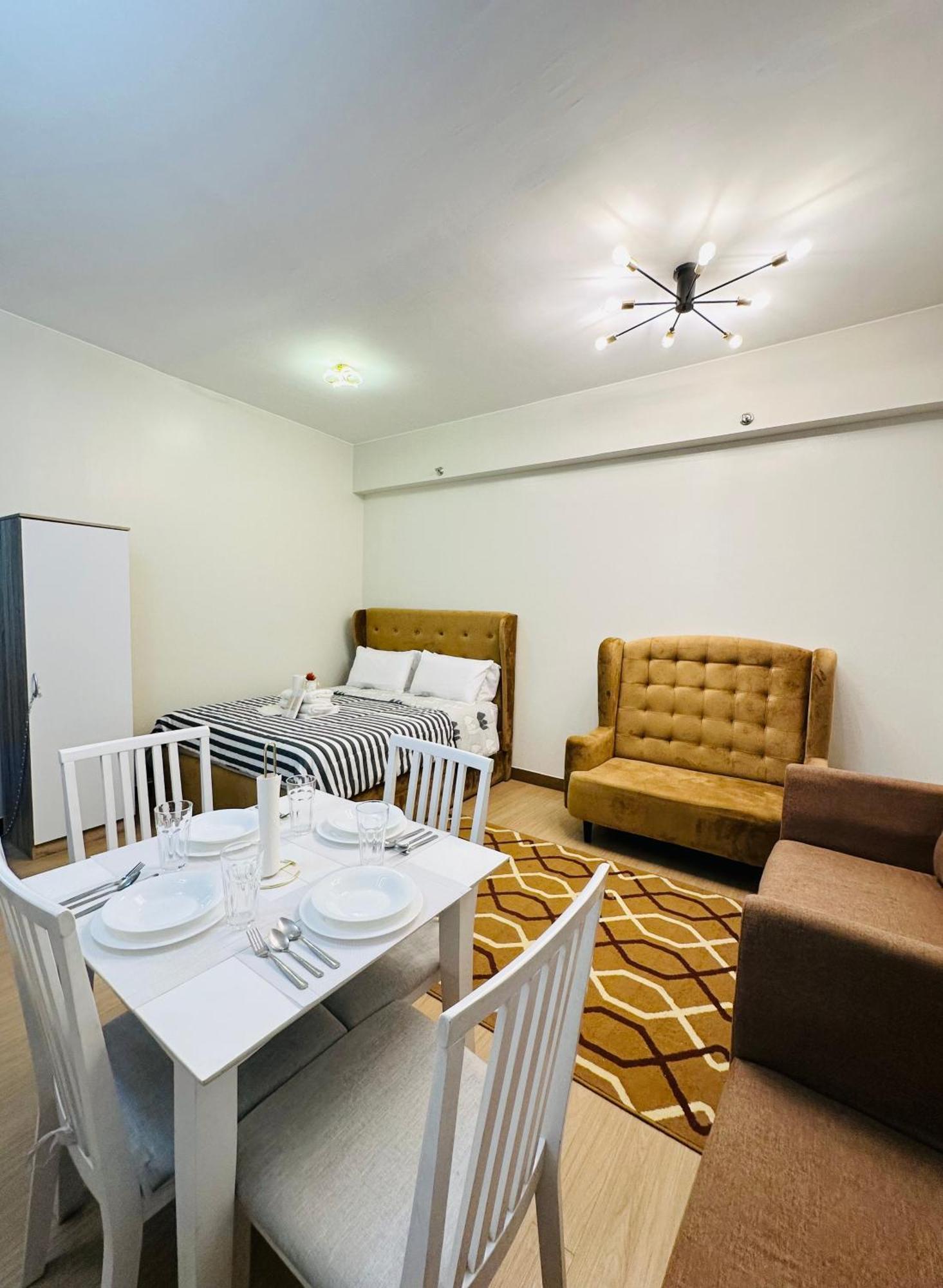 Starlight Suites Trece Martires Экстерьер фото