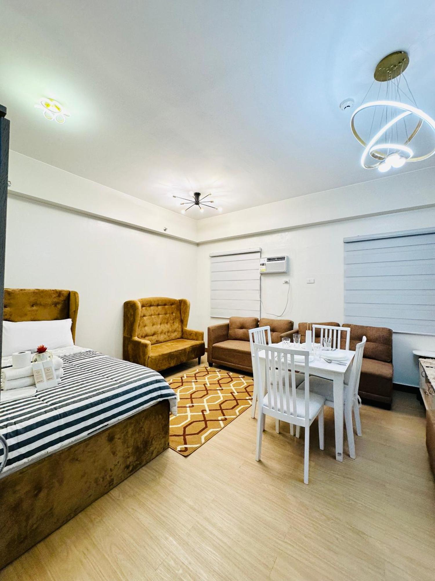 Starlight Suites Trece Martires Экстерьер фото