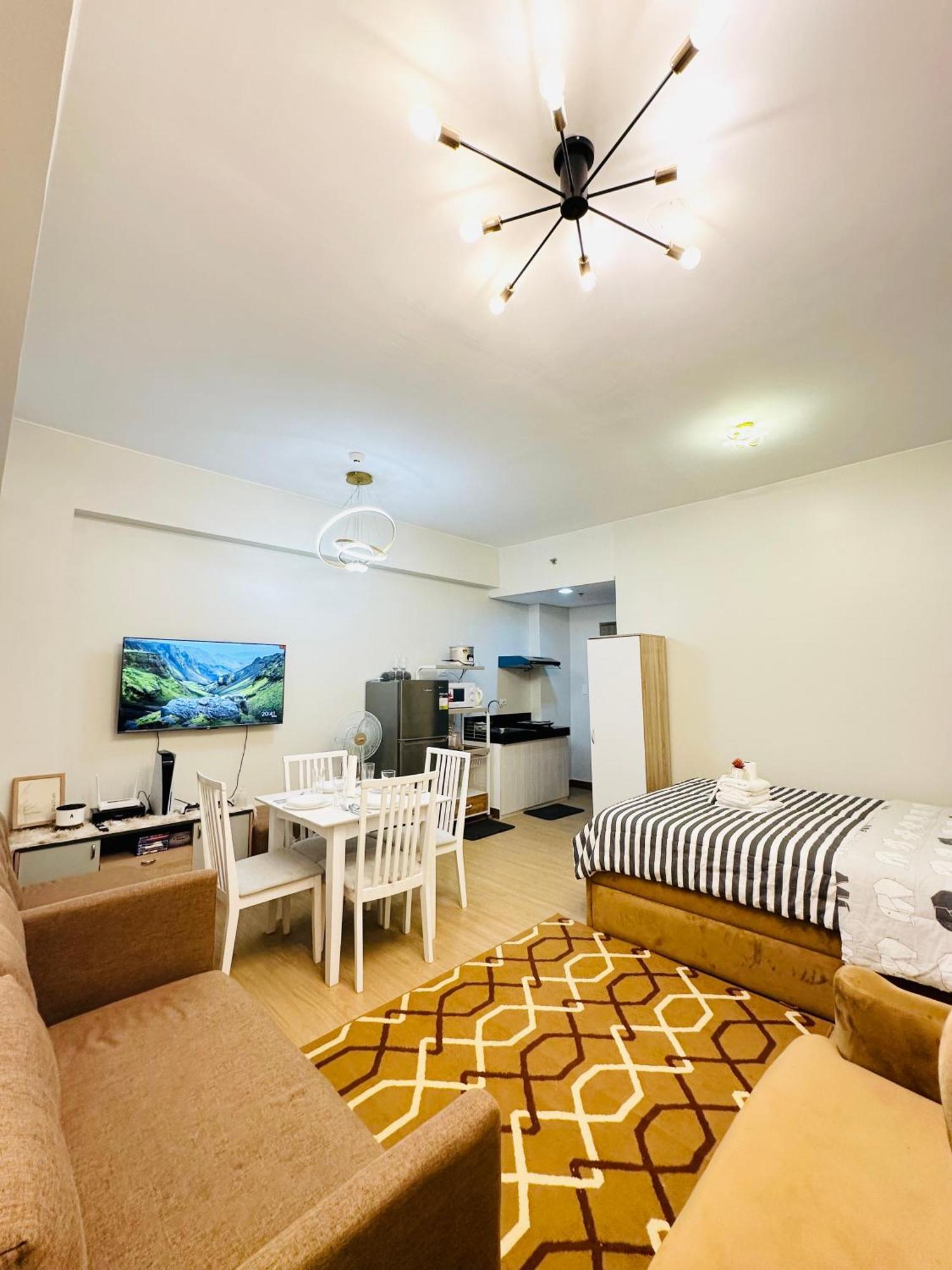 Starlight Suites Trece Martires Экстерьер фото