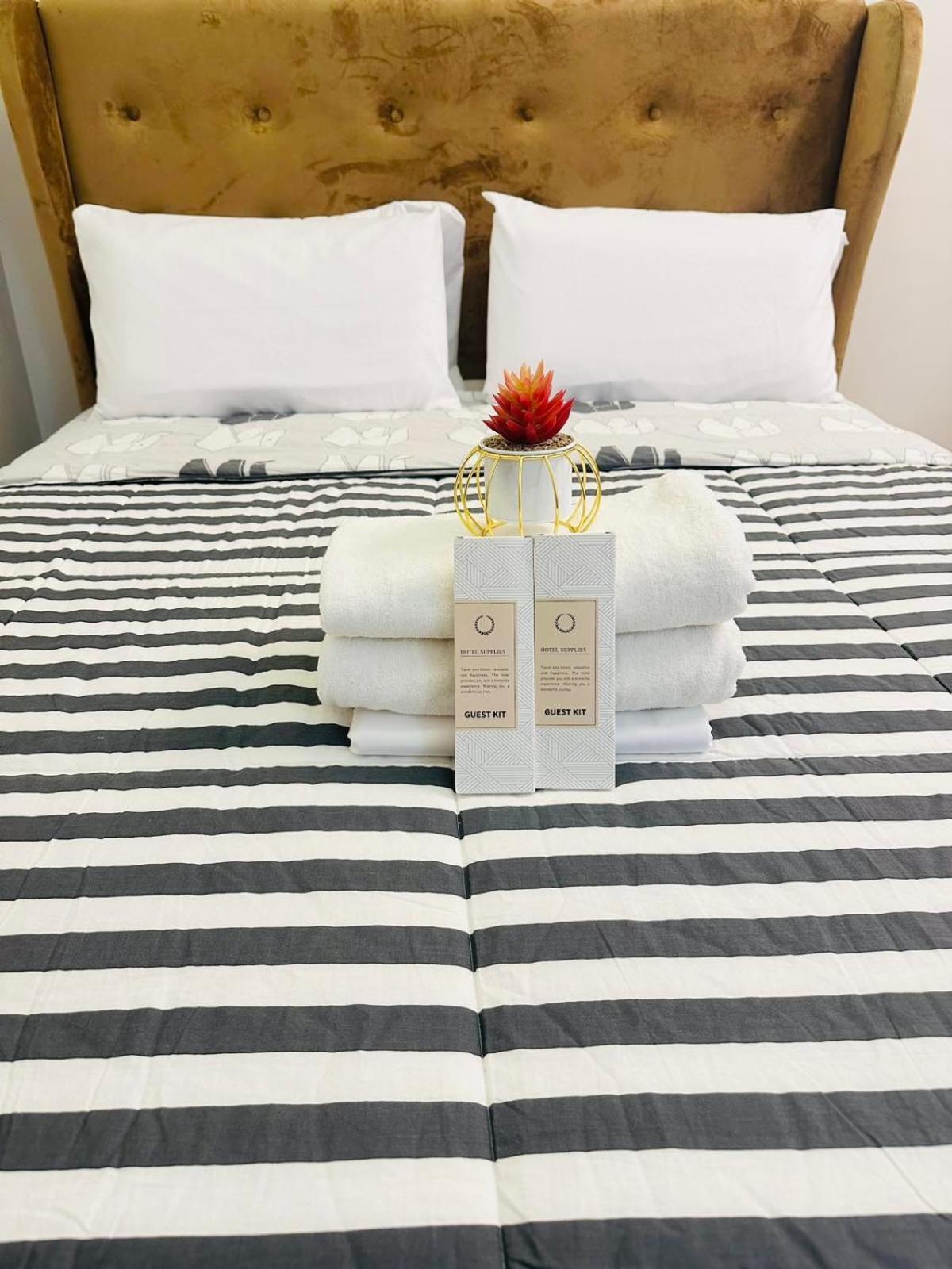 Starlight Suites Trece Martires Экстерьер фото