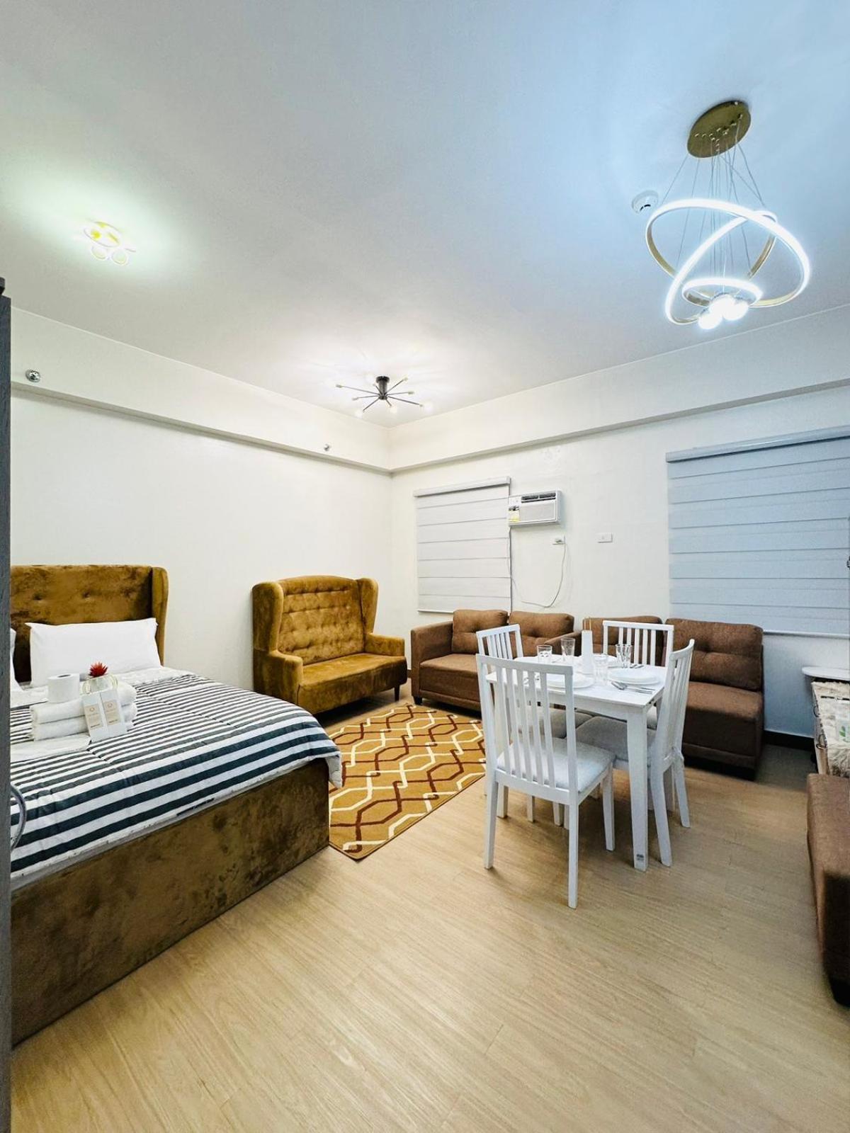 Starlight Suites Trece Martires Экстерьер фото